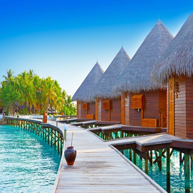 Maldives-Luxurious-Resort-Bungalows-Over-Water-Wallpaper-Hd-1920x1200_800x800.jpg